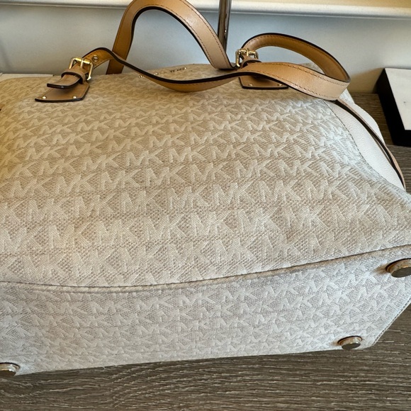 Michael Kors Cream and Tan Signature Tote - Picture 13 of 16